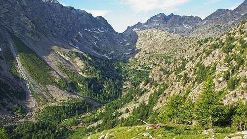 Hiking at Lac Vert de la Valmasque