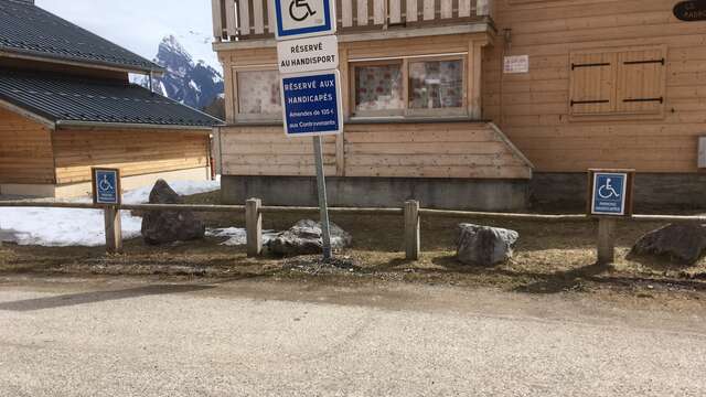 Parking PMR à Morillon 1100