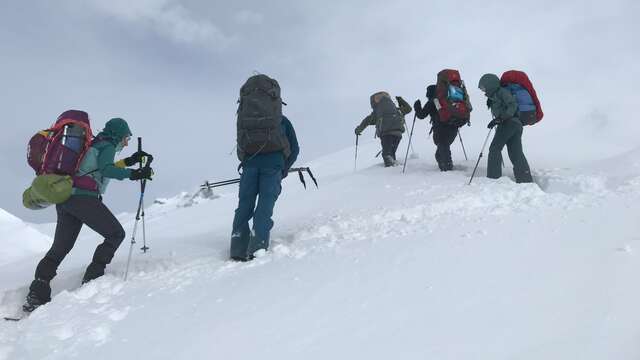 Snowshoeing - Make your tracks in complete safety with Bureau Montagne Horizons