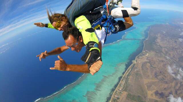 Saut en parachute tandem à Poé - Nouméa Skydive