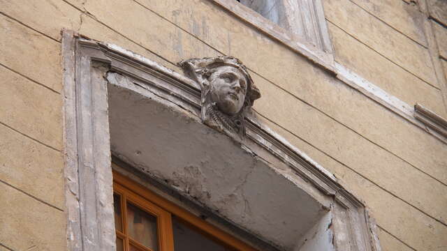 "Maison des têtes" ou des "quatre saisons"