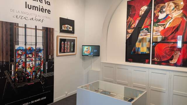 Visite flash de l'exposition temporaire Peindre la lumière, l'œuvre vitrail d'Arcabas