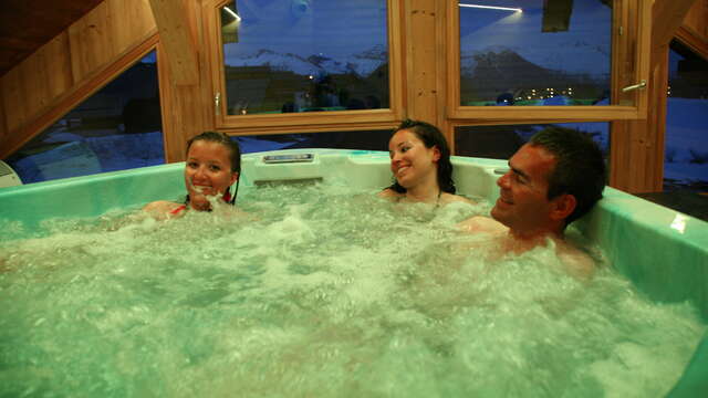 Spa et Espace détente du Chalet Hôtel Le Beausoleil, The Originals Relais