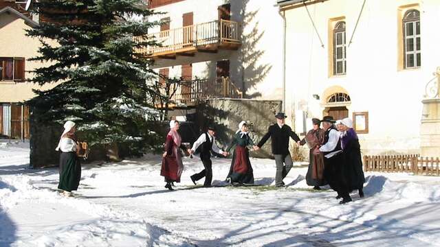 Les Gounellouns pour la fête des pères à Fort-Queyras