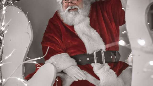 Laragne fête Noël : photo avec le Père Noël