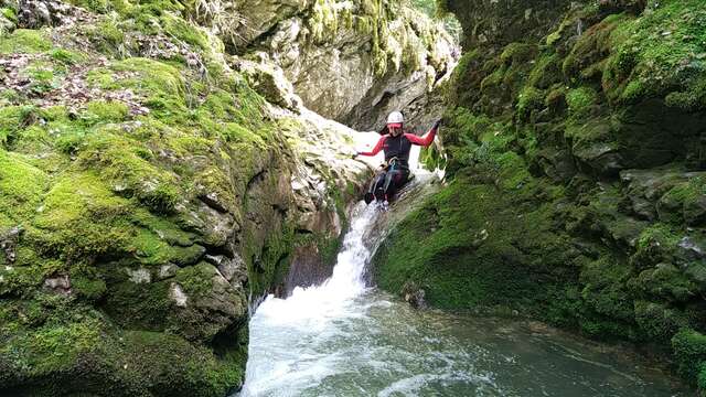 Sortie canyoning encadrée au canyon du Grenant