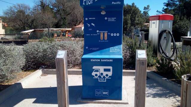 Aire de service pour camping car avec Intermarché