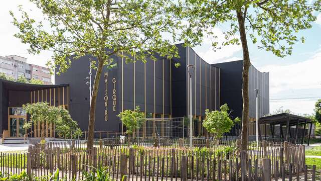 La Maison du Cirque : lieu géré par l'Ecole des Techniques et des Arts du Cirque (ETAC)