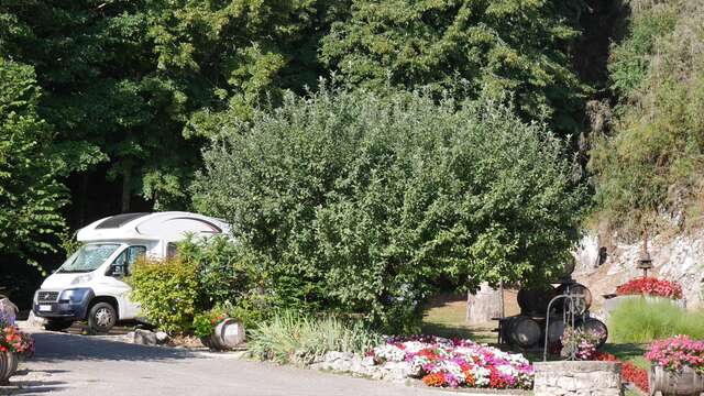 Aire d'accueil pour camping-cars Le Caveau Bugiste
