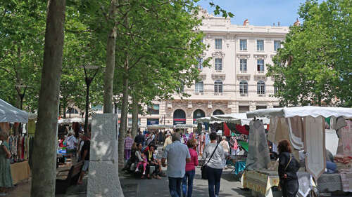 Marché aux vêtements