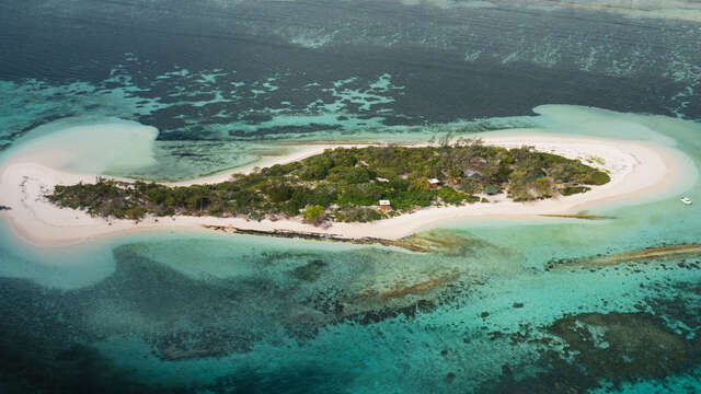 Larégnère islet by catamaran - Nouméa Islands Tours