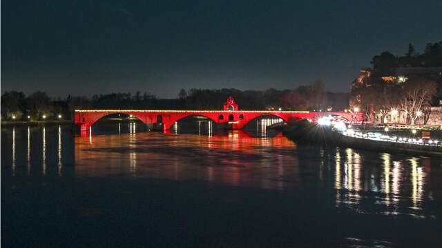 Grand spectacle pyrotechnique sur le Pont d’Avignon
