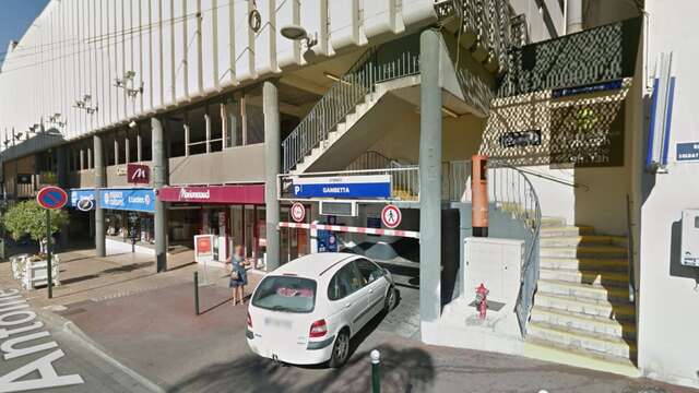 Borne de recharge véhicule électrique Hyères- Centre Ville - Parking Indigo Gambetta