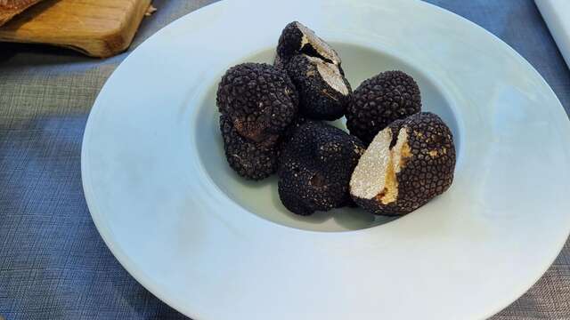 Truffle meal with Château Pesquié