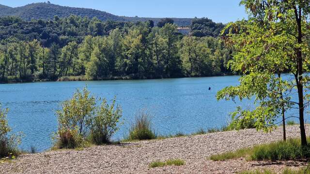 Aire de pique-nique du lac Joël Siguret aux Mées
