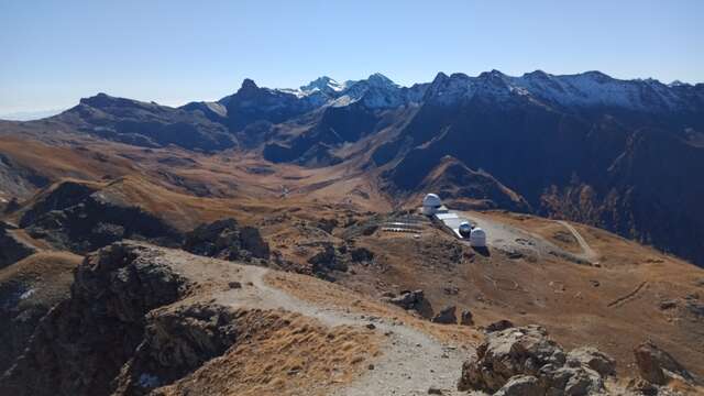 Observatoire du Pic de Châteaurenard depuis le Pont de Lariane