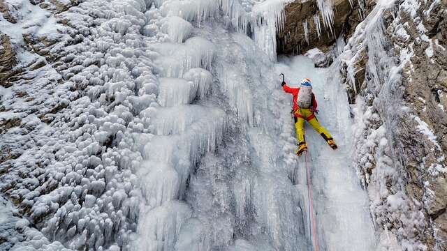 Ice climbing with Eric Fossard - Mountain Guide