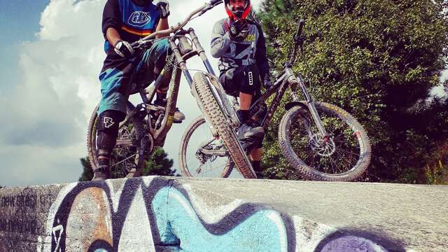 Verhuur van elektrisch ondersteunde Enduro mountainbikes - Xtreme Glisses