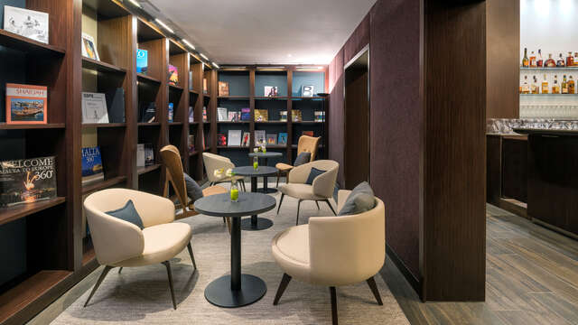 Cosmopolitan Bar