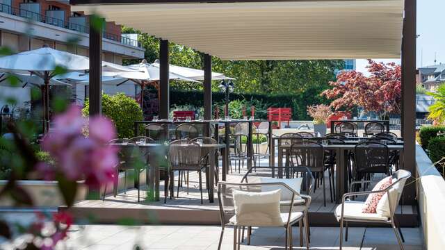 Le Yacht Café