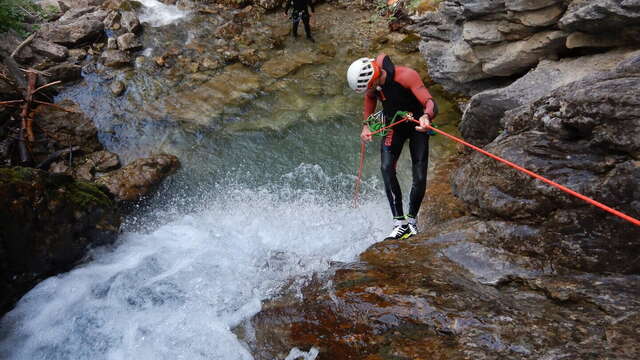 Découverte rafraichissante et sportive : le canyoning