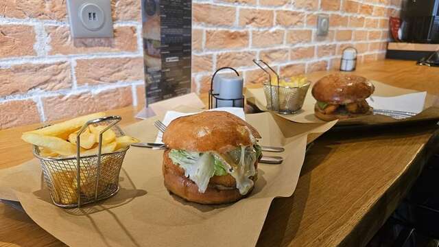 Len's Burgers Chef