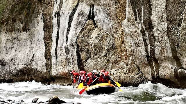 Rafting down the Giffre