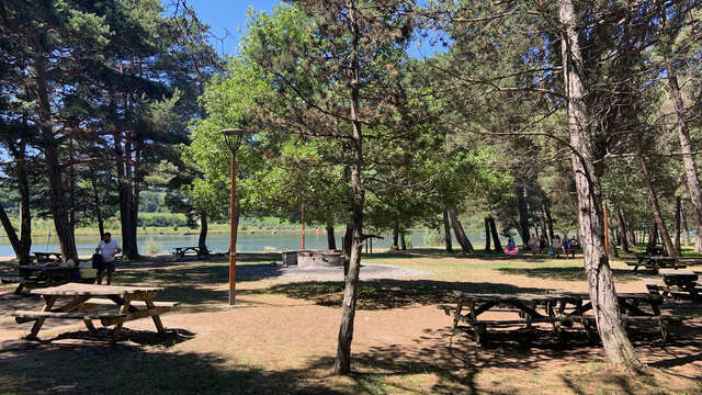 Aire de pique-nique du Plan d'eau du Champsaur