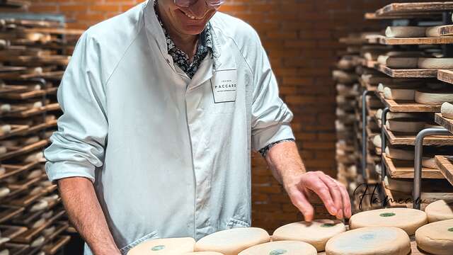 Visite des caves d'affinage Paccard