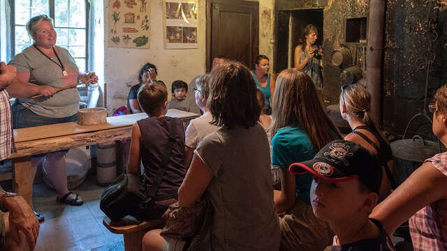 Clos Parchet Farm and Folk Museum Tour in French