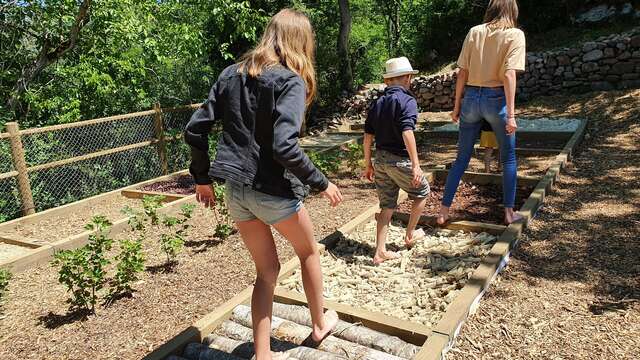 Parcours pieds nus - Site médiéval de Donzy