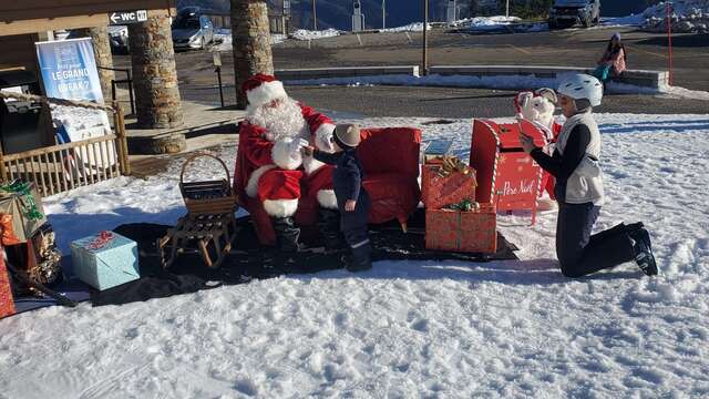 Photo sur les pistes avec le Père Noël