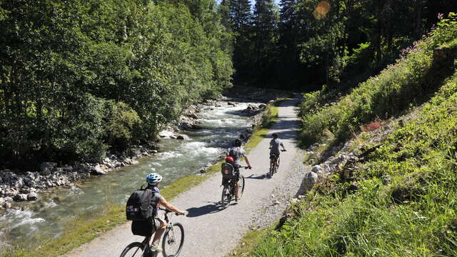 Path along the river Dranse