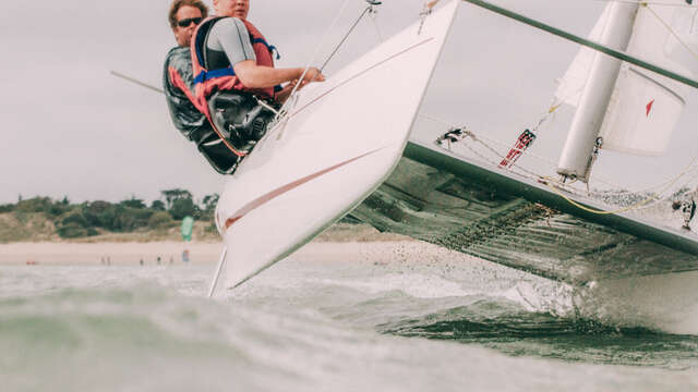 Location de catamaran/planche à voile/funboard/kayak par Île de Ré Voile à La Couarde