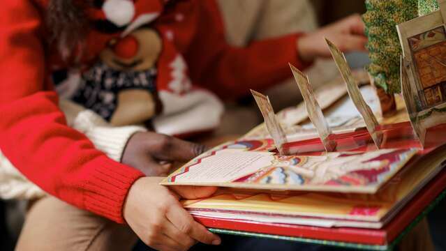 Lecture d'un conte de Noël