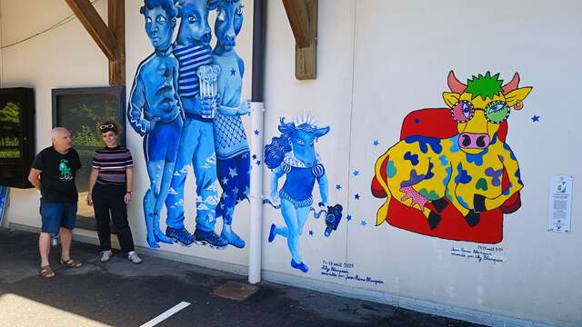 Art vache: mural ‘Les écrans bleus du cinéma’ (The blue screens of cinema)