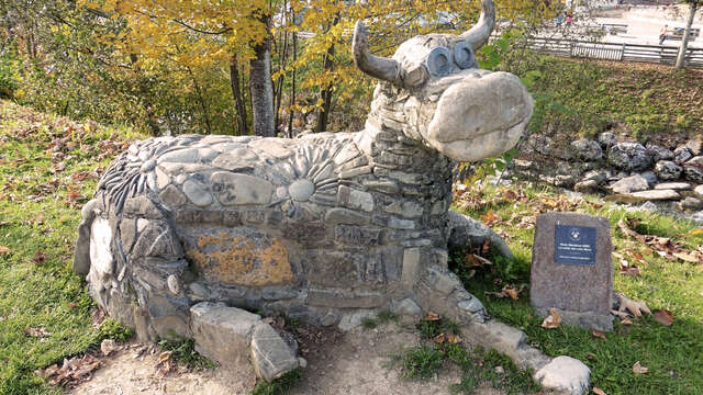 Art vache : sculpture "La Vache aux yeux bleus"