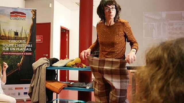 Gergovie-Lezoux, les ateliers voyageurs : s’habiller à la mode gauloise