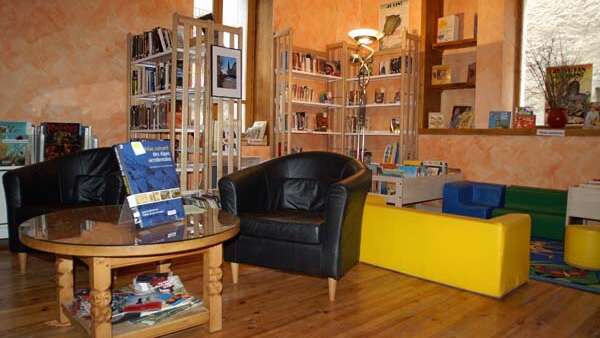 Bibliothèque Séverine Léa