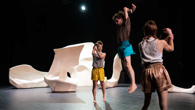 Danse • Ventrilogquie : Sacs à murmures
