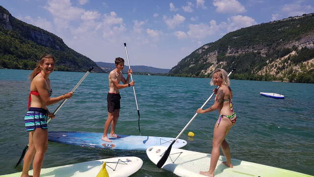 Stand up paddle on Lake Nantua
