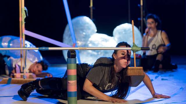 Spectacle : Scoooootch !