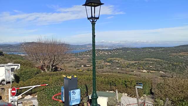 Station de recharge pour voitures électriques de l'office de tourisme