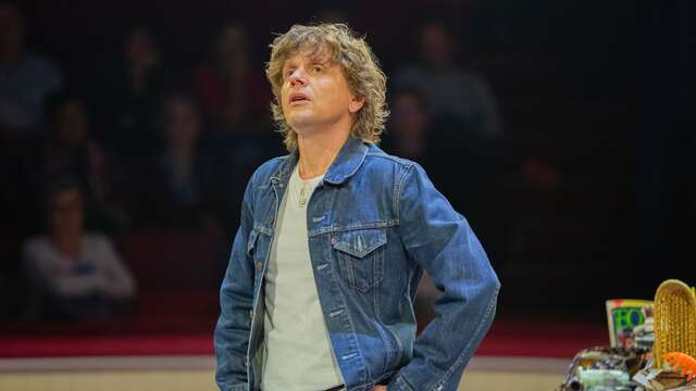 Humor: Alex Lutz Sex, Grog & Rocking Chair