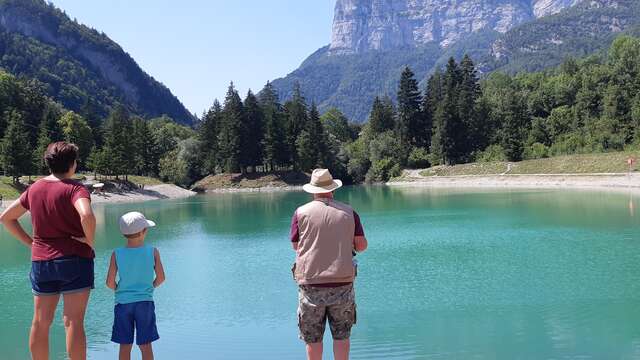 Découverte de la pêche au Lac de Thuy