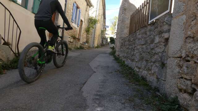 BÉDOIN - Sentier des Pitchouns