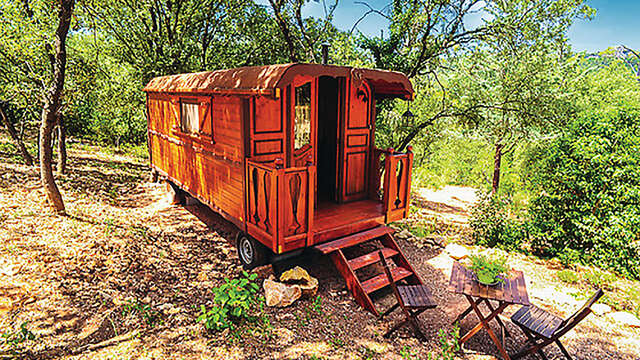 Les roulottes du dolmen provençal