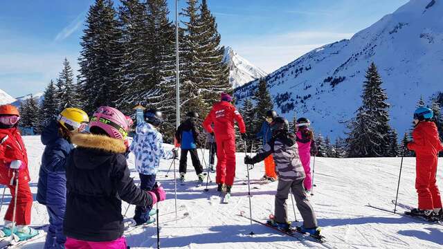 Lerne und mache Fortschritte im Skifahren von 5 bis 13 Jahren