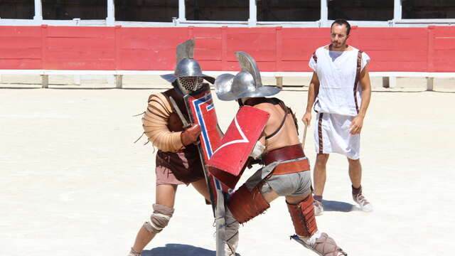Les gladiateurs romains dans l'Amphithéâtre