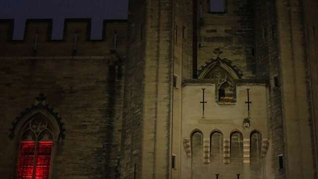 Ombres et Légendes – visite libre nocturne du Palais des Papes